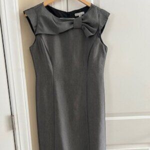 Women's Dress Gray with Bow Tie Collar Brand: Sandra Darren Size 8 Sleeveless